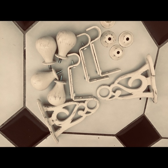 COPY - NW WHITE 5 BRACKETS AND 4 FINIALS SET - Picture 2 of 8